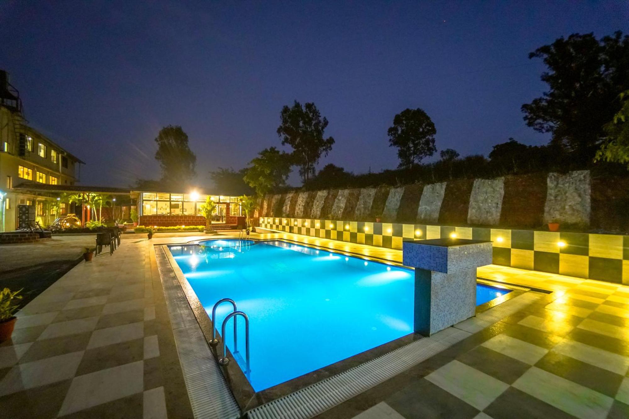 Treebo Jeevan Village 판치가니 외부 사진